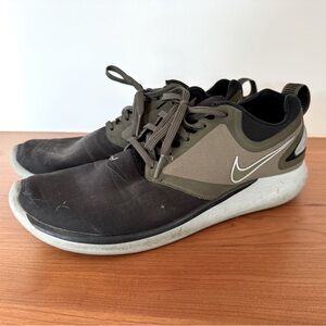 Mens Nike sneaker size 9